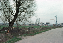 831385 Gezicht op de weilanden, vermoedelijk vanaf het Houtensepad te Utrecht tijdens de bouw van de wijk Lunetten.